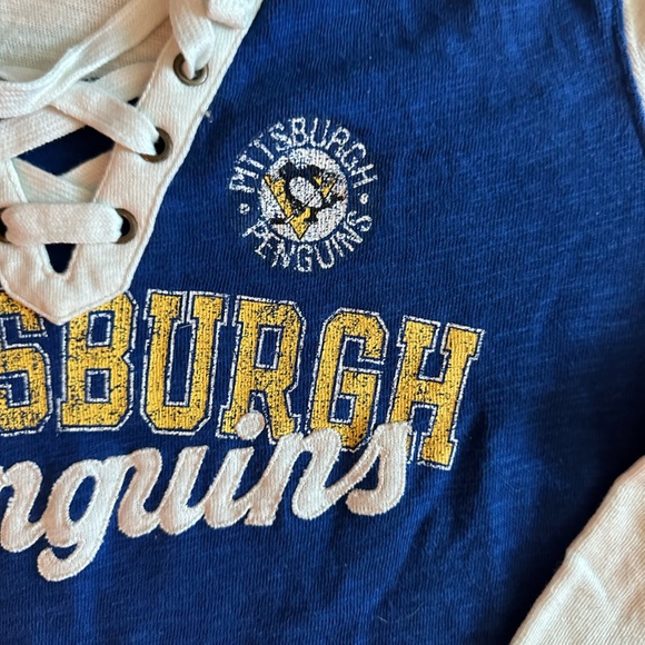 Woman’s Pittsburgh Penguins Fanatics Branded Royal/White True Classic Lace Up - Picture 4 of 4